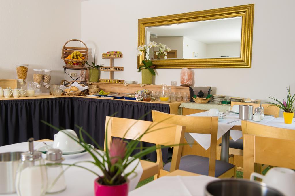 Leo Guest house 3*