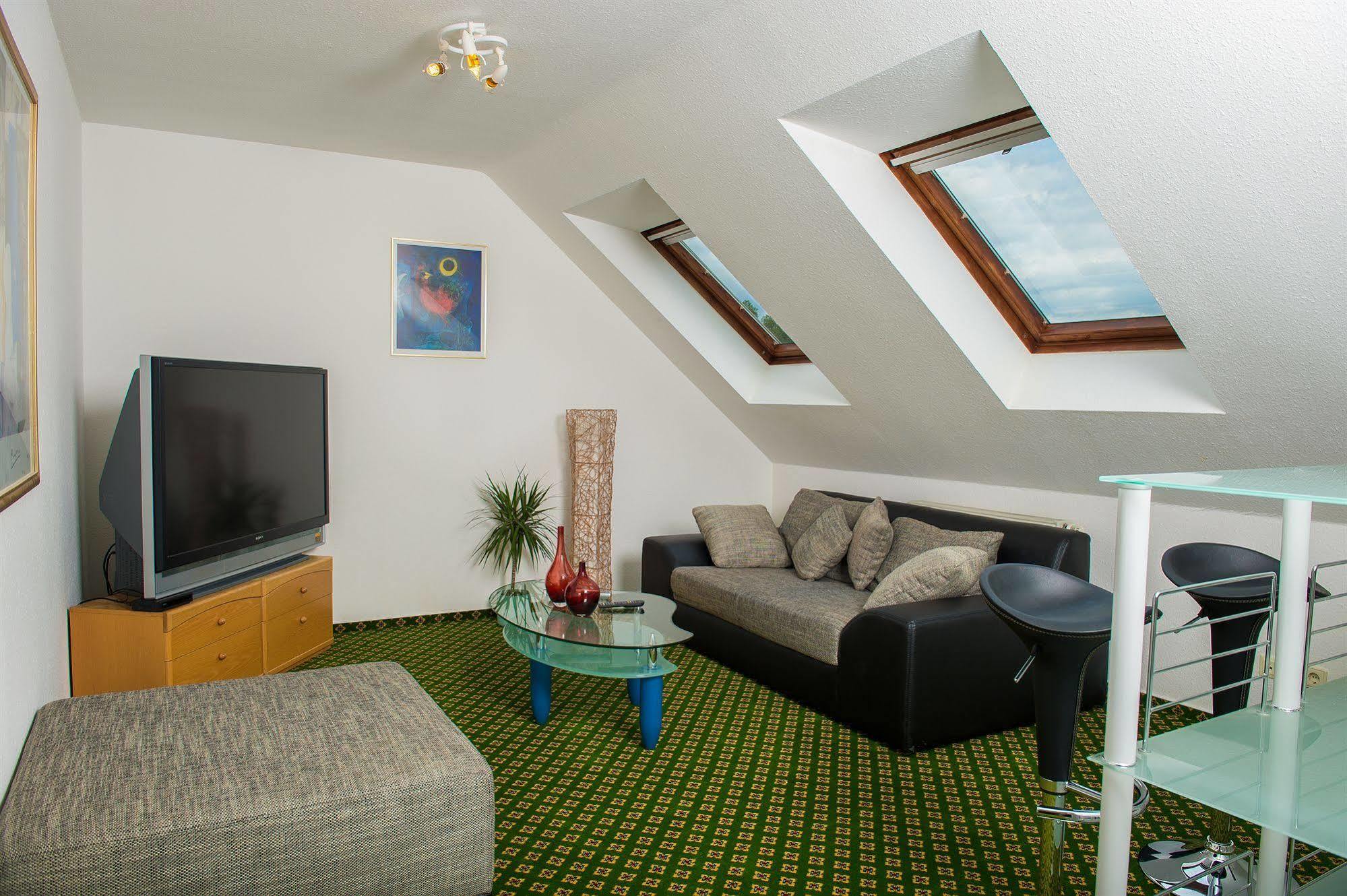 Leo Guest house 3*