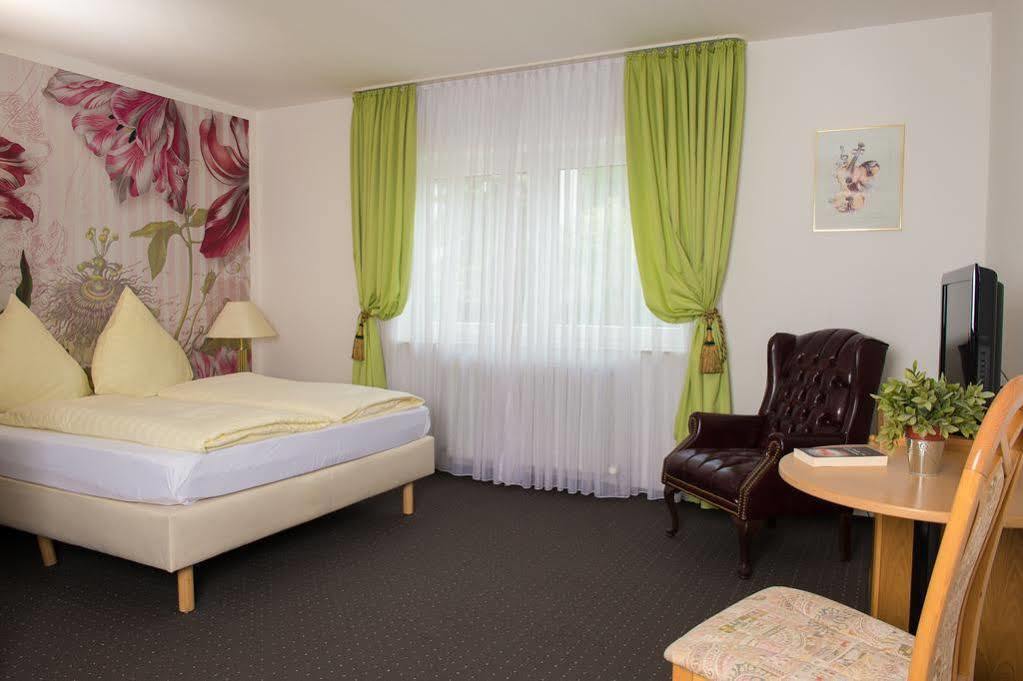 Leo Guest house