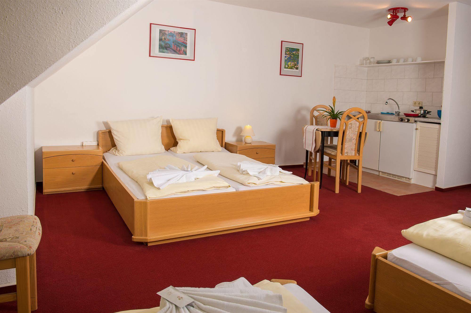 Leo Guest house