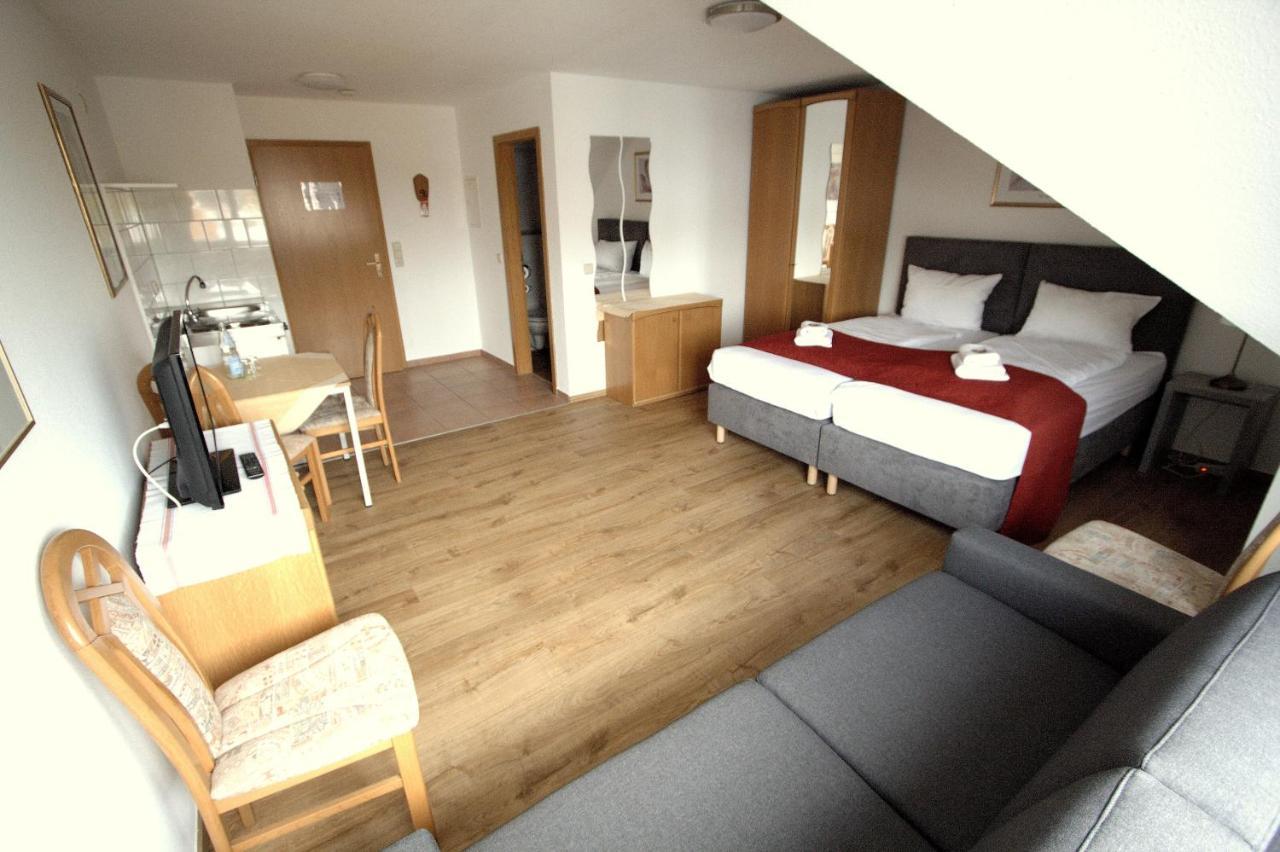 Leo Guest house